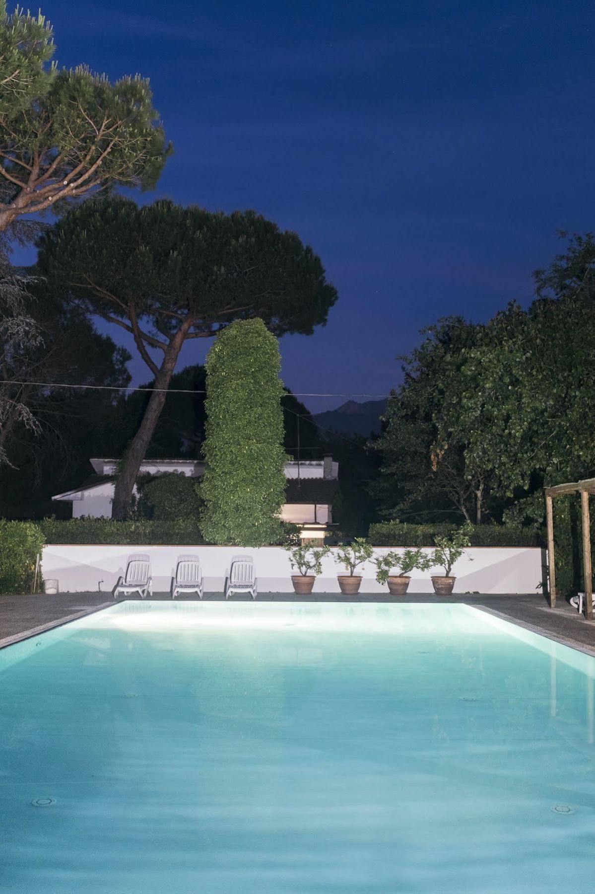 Hotel La Bussola Marina di Massa Exterior photo